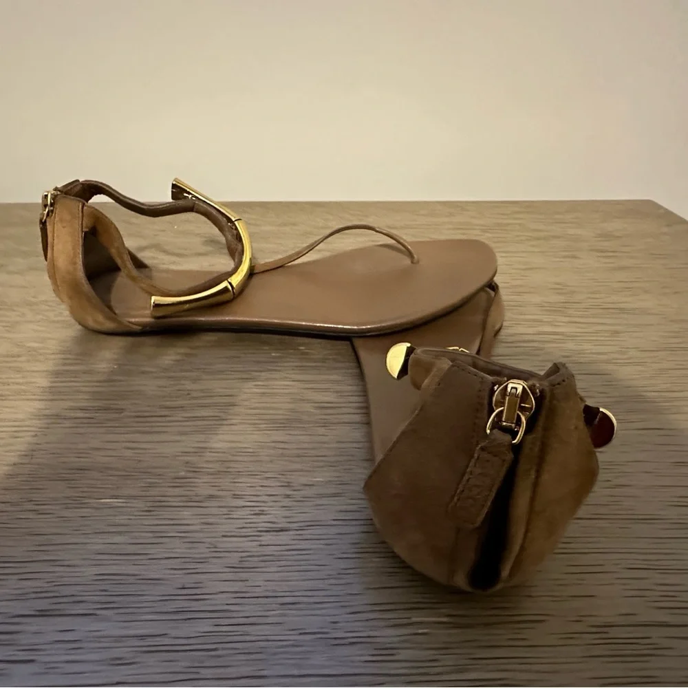 Gucci Brown Leather T-Strap Sandals with Gold Accent - Picture 3 of 3